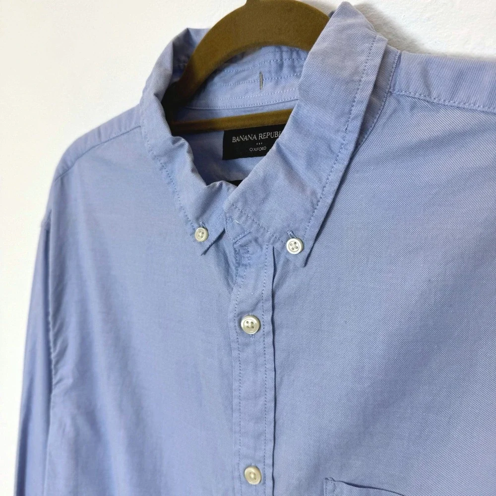 Banana Republic Oxford Shirt Mens XL Light Blue Untucked Fit Cotton Button Down‎